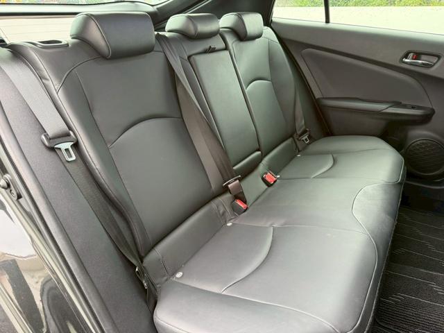 プリウス Ｓツーリングセレクション・ブラックエディション　アルパイン９インチナビ　フルセグＴＶ　バックモニター　トヨタセーフティセンス　レザーシート　シートヒーター　社外１９インチアルミホイール　４ＷＤ　クルーズコントロール　オートライト　ＥＴＣ　ド　ラレコ（65枚目）