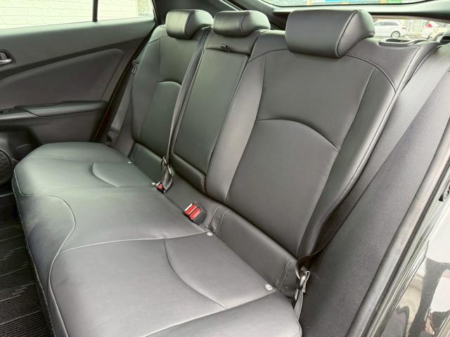 プリウス Ｓツーリングセレクション・ブラックエディション　アルパイン９インチナビ　フルセグＴＶ　バックモニター　トヨタセーフティセンス　レザーシート　シートヒーター　社外１９インチアルミホイール　４ＷＤ　クルーズコントロール　オートライト　ＥＴＣ　ド　ラレコ（70枚目）