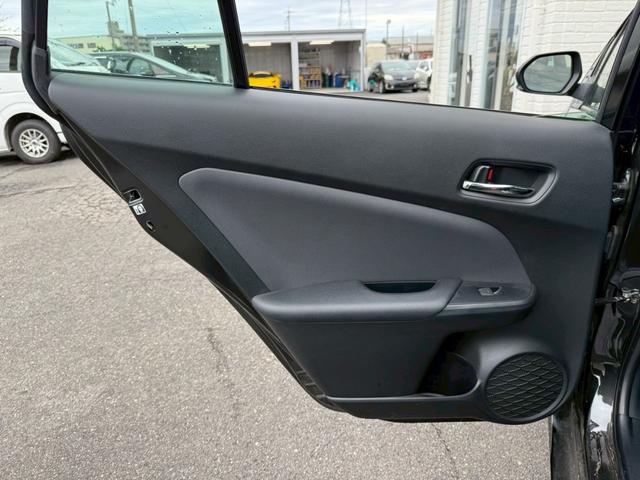 プリウス Ｓツーリングセレクション・ブラックエディション　アルパイン９インチナビ　フルセグＴＶ　バックモニター　トヨタセーフティセンス　レザーシート　シートヒーター　社外１９インチアルミホイール　４ＷＤ　クルーズコントロール　オートライト　ＥＴＣ　ド　ラレコ（76枚目）