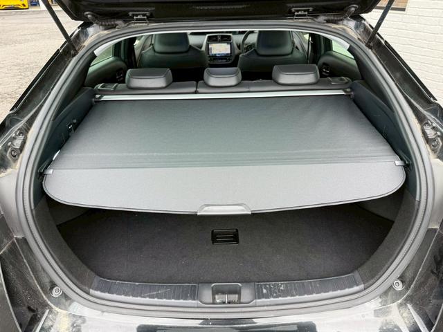 プリウス Ｓツーリングセレクション・ブラックエディション　アルパイン９インチナビ　フルセグＴＶ　バックモニター　トヨタセーフティセンス　レザーシート　シートヒーター　社外１９インチアルミホイール　４ＷＤ　クルーズコントロール　オートライト　ＥＴＣ　ド　ラレコ（77枚目）