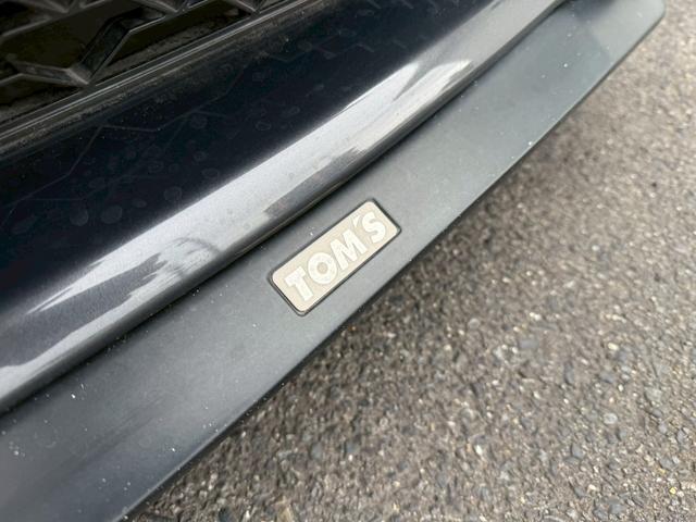 ８６ ＧＴリミテッド　ブラックパッケージ　Ｔｏｍ’ｓトムスエアロ　トムスマフラー　トムスステアリング　ＲＡＹＳ１８インチアルミホイール　ｂｒｅｍｂｏレッドブレーキキャリパー　ＢｕｄｄｙＣｌｕｂ　ＬＥＤテールランプ　ハーフレザーシート　ナビＴＶ（15枚目）
