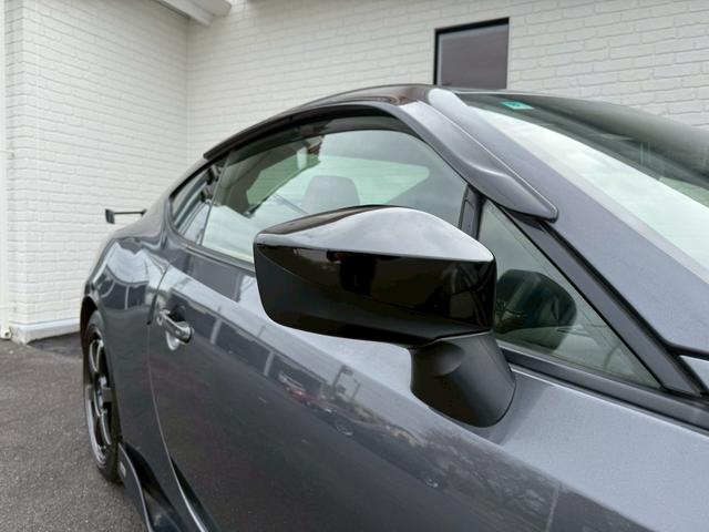 ８６ ＧＴリミテッド　ブラックパッケージ　Ｔｏｍ’ｓトムスエアロ　トムスマフラー　トムスステアリング　ＲＡＹＳ１８インチアルミホイール　ｂｒｅｍｂｏレッドブレーキキャリパー　ＢｕｄｄｙＣｌｕｂ　ＬＥＤテールランプ　ハーフレザーシート　ナビＴＶ（21枚目）