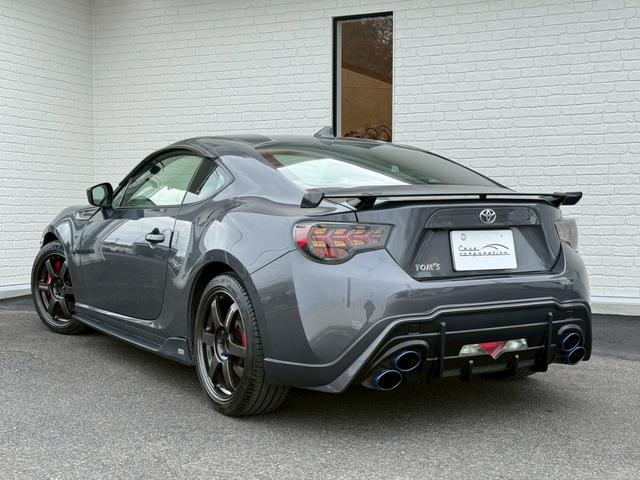 ８６ ＧＴリミテッド　ブラックパッケージ　Ｔｏｍ’ｓトムスエアロ　トムスマフラー　トムスステアリング　ＲＡＹＳ１８インチアルミホイール　ｂｒｅｍｂｏレッドブレーキキャリパー　ＢｕｄｄｙＣｌｕｂ　ＬＥＤテールランプ　ハーフレザーシート　ナビＴＶ（25枚目）