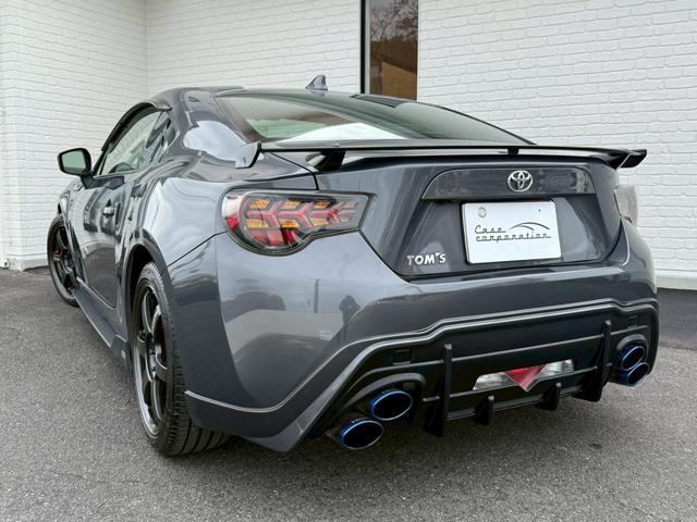 ８６ ＧＴリミテッド　ブラックパッケージ　Ｔｏｍ’ｓトムスエアロ　トムスマフラー　トムスステアリング　ＲＡＹＳ１８インチアルミホイール　ｂｒｅｍｂｏレッドブレーキキャリパー　ＢｕｄｄｙＣｌｕｂ　ＬＥＤテールランプ　ハーフレザーシート　ナビＴＶ（27枚目）
