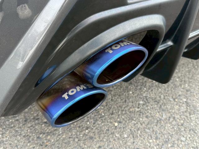 ８６ ＧＴリミテッド　ブラックパッケージ　Ｔｏｍ’ｓトムスエアロ　トムスマフラー　トムスステアリング　ＲＡＹＳ１８インチアルミホイール　ｂｒｅｍｂｏレッドブレーキキャリパー　ＢｕｄｄｙＣｌｕｂ　ＬＥＤテールランプ　ハーフレザーシート　ナビＴＶ（32枚目）