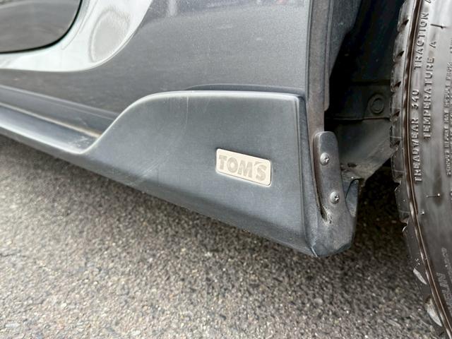 ８６ ＧＴリミテッド　ブラックパッケージ　Ｔｏｍ’ｓトムスエアロ　トムスマフラー　トムスステアリング　ＲＡＹＳ１８インチアルミホイール　ｂｒｅｍｂｏレッドブレーキキャリパー　ＢｕｄｄｙＣｌｕｂ　ＬＥＤテールランプ　ハーフレザーシート　ナビＴＶ（34枚目）