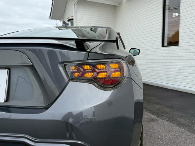 ８６ ＧＴリミテッド　ブラックパッケージ　Ｔｏｍ’ｓトムスエアロ　トムスマフラー　トムスステアリング　ＲＡＹＳ１８インチアルミホイール　ｂｒｅｍｂｏレッドブレーキキャリパー　ＢｕｄｄｙＣｌｕｂ　ＬＥＤテールランプ　ハーフレザーシート　ナビＴＶ（38枚目）