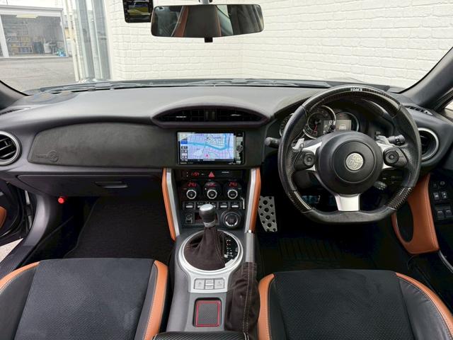 ８６ ＧＴリミテッド　ブラックパッケージ　Ｔｏｍ’ｓトムスエアロ　トムスマフラー　トムスステアリング　ＲＡＹＳ１８インチアルミホイール　ｂｒｅｍｂｏレッドブレーキキャリパー　ＢｕｄｄｙＣｌｕｂ　ＬＥＤテールランプ　ハーフレザーシート　ナビＴＶ（42枚目）