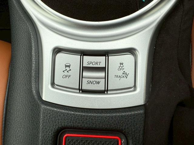 ８６ ＧＴリミテッド　ブラックパッケージ　Ｔｏｍ’ｓトムスエアロ　トムスマフラー　トムスステアリング　ＲＡＹＳ１８インチアルミホイール　ｂｒｅｍｂｏレッドブレーキキャリパー　ＢｕｄｄｙＣｌｕｂ　ＬＥＤテールランプ　ハーフレザーシート　ナビＴＶ（56枚目）