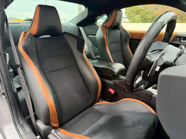 ８６ ＧＴリミテッド　ブラックパッケージ　Ｔｏｍ’ｓトムスエアロ　トムスマフラー　トムスステアリング　ＲＡＹＳ１８インチアルミホイール　ｂｒｅｍｂｏレッドブレーキキャリパー　ＢｕｄｄｙＣｌｕｂ　ＬＥＤテールランプ　ハーフレザーシート　ナビＴＶ（60枚目）