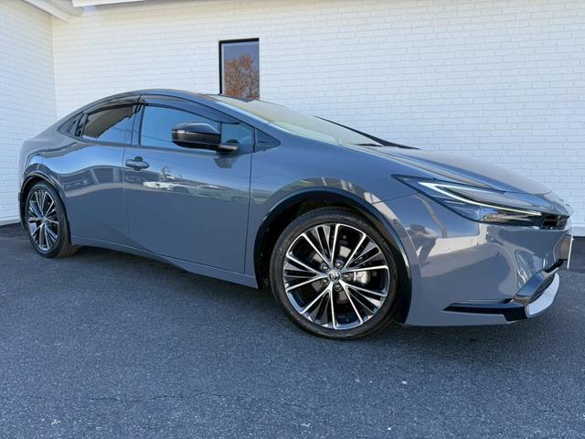 プリウス Ｚ　パノラマルーフ　デジタルインナーミラー　寒冷地仕様　ディスプレイオーディオｐｌｕｓ　パノラミックビューモニター　ステアリングヒーター　シートヒーター／クーラー　赤内装　パワーシート　　パワーバックドア（10枚目）