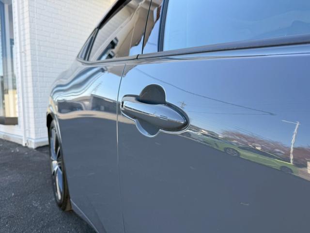 プリウス Ｚ　パノラマルーフ　デジタルインナーミラー　寒冷地仕様　ディスプレイオーディオｐｌｕｓ　パノラミックビューモニター　ステアリングヒーター　シートヒーター／クーラー　赤内装　パワーシート　　パワーバックドア（16枚目）