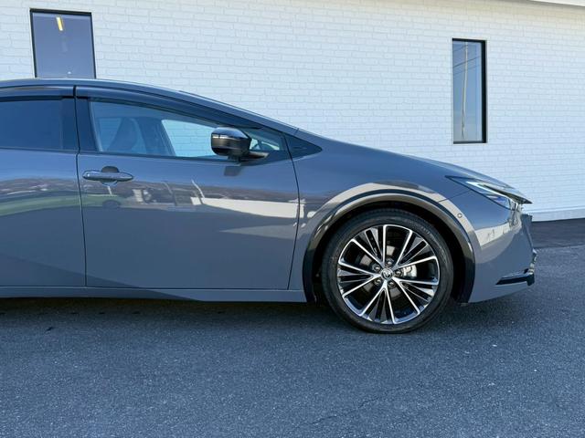 プリウス Ｚ　パノラマルーフ　デジタルインナーミラー　寒冷地仕様　ディスプレイオーディオｐｌｕｓ　パノラミックビューモニター　ステアリングヒーター　シートヒーター／クーラー　赤内装　パワーシート　　パワーバックドア（21枚目）