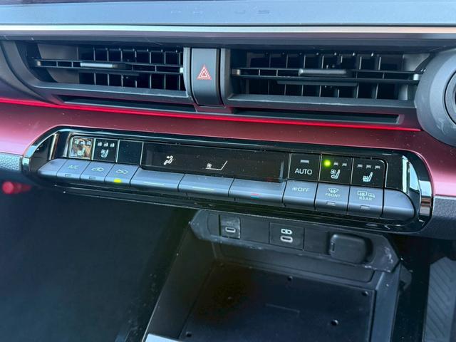 プリウス Ｚ　パノラマルーフ　デジタルインナーミラー　寒冷地仕様　ディスプレイオーディオｐｌｕｓ　パノラミックビューモニター　ステアリングヒーター　シートヒーター／クーラー　赤内装　パワーシート　　パワーバックドア（50枚目）