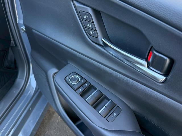 プリウス Ｚ　パノラマルーフ　デジタルインナーミラー　寒冷地仕様　ディスプレイオーディオｐｌｕｓ　パノラミックビューモニター　ステアリングヒーター　シートヒーター／クーラー　赤内装　パワーシート　　パワーバックドア（59枚目）