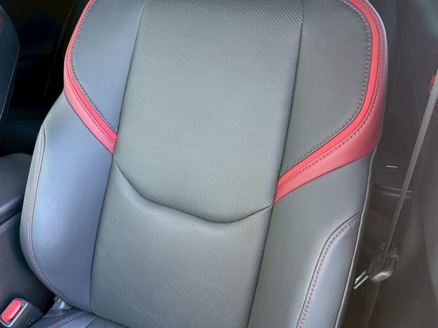 プリウス Ｚ　パノラマルーフ　デジタルインナーミラー　寒冷地仕様　ディスプレイオーディオｐｌｕｓ　パノラミックビューモニター　ステアリングヒーター　シートヒーター／クーラー　赤内装　パワーシート　　パワーバックドア（63枚目）