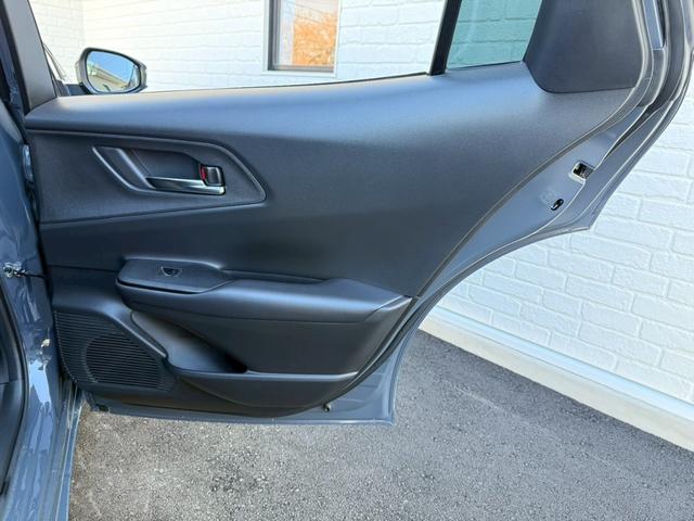 プリウス Ｚ　パノラマルーフ　デジタルインナーミラー　寒冷地仕様　ディスプレイオーディオｐｌｕｓ　パノラミックビューモニター　ステアリングヒーター　シートヒーター／クーラー　赤内装　パワーシート　　パワーバックドア（69枚目）