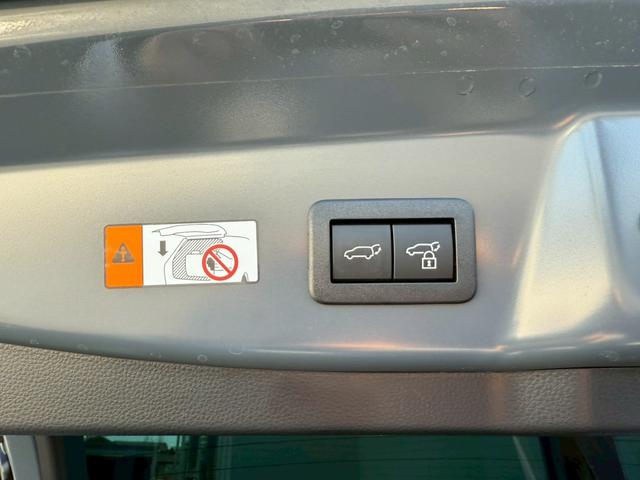 プリウス Ｚ　パノラマルーフ　デジタルインナーミラー　寒冷地仕様　ディスプレイオーディオｐｌｕｓ　パノラミックビューモニター　ステアリングヒーター　シートヒーター／クーラー　赤内装　パワーシート　　パワーバックドア（78枚目）