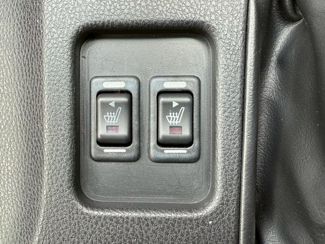 ８６ ＧＴリミテッド　６ＡＴ（６速オートマチック）　社外１８インチアルミホイール　社外エアロ　社外ヘッドライト　社外テールレンズ　社外マフラー　内装レッド　スマートキー　プッシュボタンスタート　シートヒーター　オートライト（5枚目）