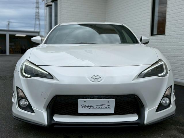 ８６ ＧＴリミテッド　６ＡＴ（６速オートマチック）　社外１８インチアルミホイール　社外エアロ　社外ヘッドライト　社外テールレンズ　社外マフラー　内装レッド　スマートキー　プッシュボタンスタート　シートヒーター　オートライト（22枚目）