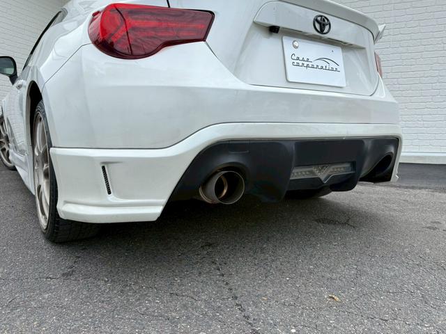 ８６ ＧＴリミテッド　６ＡＴ（６速オートマチック）　社外１８インチアルミホイール　社外エアロ　社外ヘッドライト　社外テールレンズ　社外マフラー　内装レッド　スマートキー　プッシュボタンスタート　シートヒーター　オートライト（28枚目）