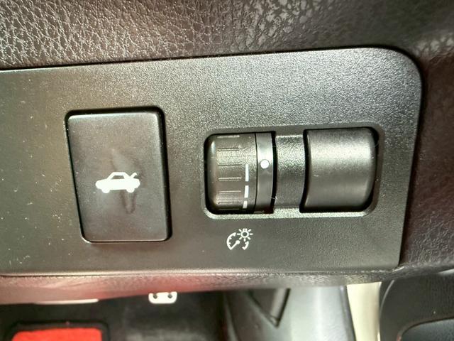 ８６ ＧＴリミテッド　６ＡＴ（６速オートマチック）　社外１８インチアルミホイール　社外エアロ　社外ヘッドライト　社外テールレンズ　社外マフラー　内装レッド　スマートキー　プッシュボタンスタート　シートヒーター　オートライト（42枚目）