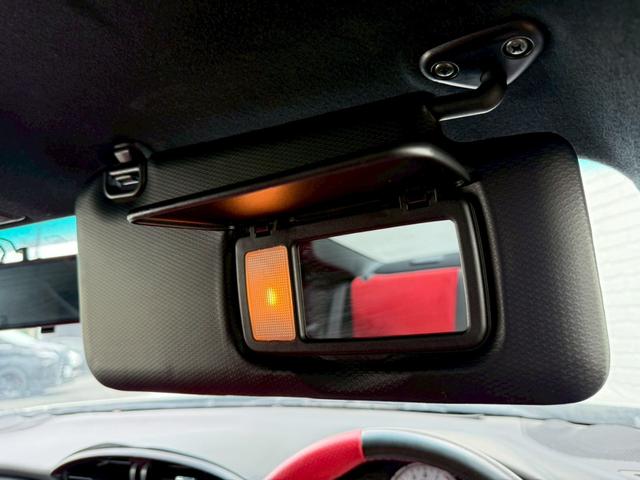 ８６ ＧＴリミテッド　６ＡＴ（６速オートマチック）　社外１８インチアルミホイール　社外エアロ　社外ヘッドライト　社外テールレンズ　社外マフラー　内装レッド　スマートキー　プッシュボタンスタート　シートヒーター　オートライト（45枚目）