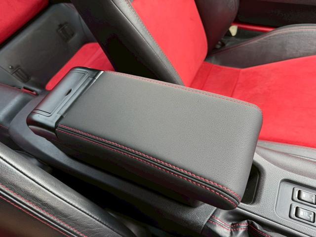 ８６ ＧＴリミテッド　６ＡＴ（６速オートマチック）　社外１８インチアルミホイール　社外エアロ　社外ヘッドライト　社外テールレンズ　社外マフラー　内装レッド　スマートキー　プッシュボタンスタート　シートヒーター　オートライト（50枚目）
