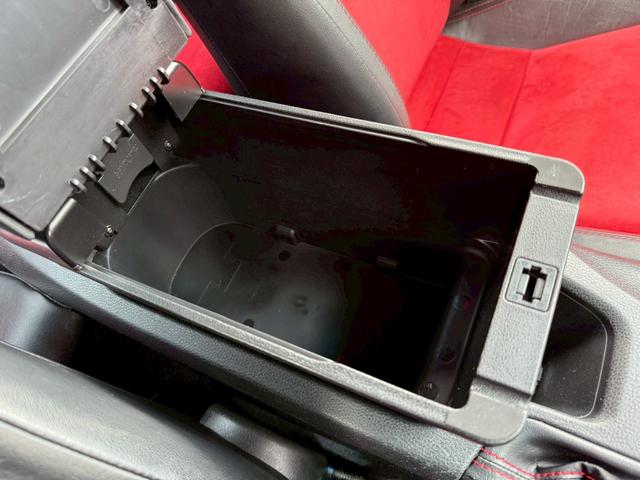 ８６ ＧＴリミテッド　６ＡＴ（６速オートマチック）　社外１８インチアルミホイール　社外エアロ　社外ヘッドライト　社外テールレンズ　社外マフラー　内装レッド　スマートキー　プッシュボタンスタート　シートヒーター　オートライト（51枚目）