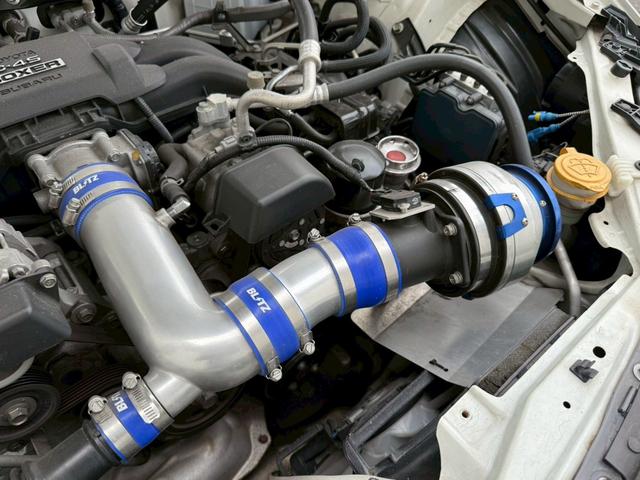 ８６ ＧＴリミテッド　６ＡＴ（６速オートマチック）　社外１８インチアルミホイール　社外エアロ　社外ヘッドライト　社外テールレンズ　社外マフラー　内装レッド　スマートキー　プッシュボタンスタート　シートヒーター　オートライト（70枚目）