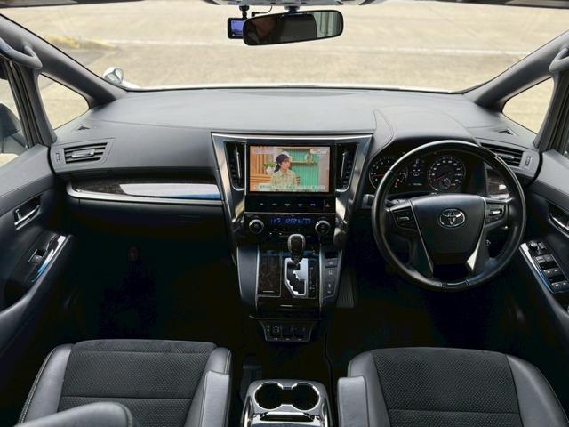 ヴェルファイア ２．５Ｚ　Ａエディション　ゴールデンアイズ　純正１０インチナビ　後席モニター　バックカメラ　ＴＶ　両側電動スライドドア　パワーバックドア　ＬＥＤヘッドライト　ＬＥＤルームランプ　社外シーケンシャルウインカー　ＥＴＣ　レーダークルーズコントロール（2枚目）