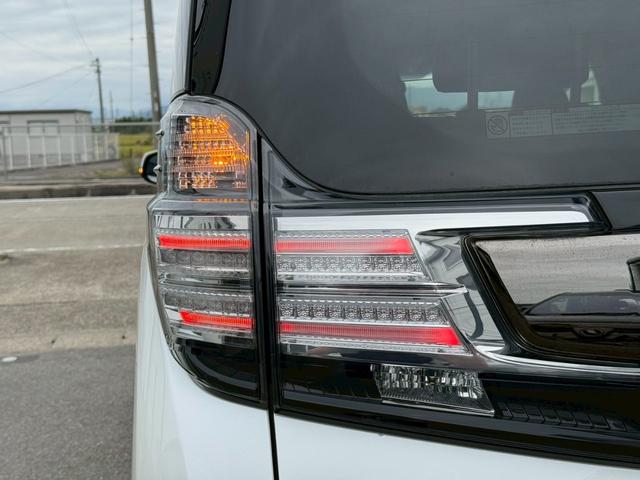 ヴェルファイア ２．５Ｚ　Ａエディション　ゴールデンアイズ　純正１０インチナビ　後席モニター　バックカメラ　ＴＶ　両側電動スライドドア　パワーバックドア　ＬＥＤヘッドライト　ＬＥＤルームランプ　社外シーケンシャルウインカー　ＥＴＣ　レーダークルーズコントロール（30枚目）