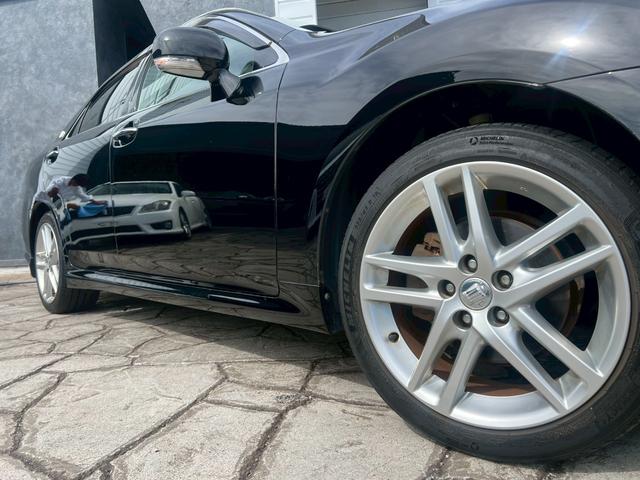 クラウン アスリート　スペシャルナビパッケージ　メーカーナビ　バックカメラ　ＥＴＣ　シートカバー　プッシュボタンスタート　サイドエアバッグ　盗難防止装置　オートクルーズ　オートエアコン　ＥＴＣ付き　エアバッグ　衝突安全ボディ　ＤＶＤ再生　ＨＤＤナビ（18枚目）