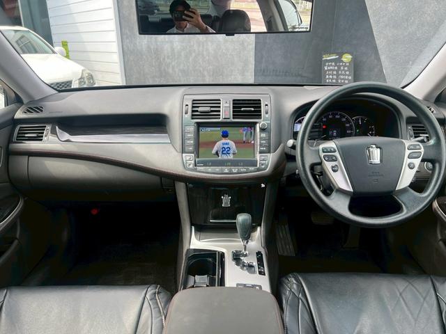 クラウン アスリート　スペシャルナビパッケージ　メーカーナビ　バックカメラ　ＥＴＣ　シートカバー　プッシュボタンスタート　サイドエアバッグ　盗難防止装置　オートクルーズ　オートエアコン　ＥＴＣ付き　エアバッグ　衝突安全ボディ　ＤＶＤ再生　ＨＤＤナビ（36枚目）