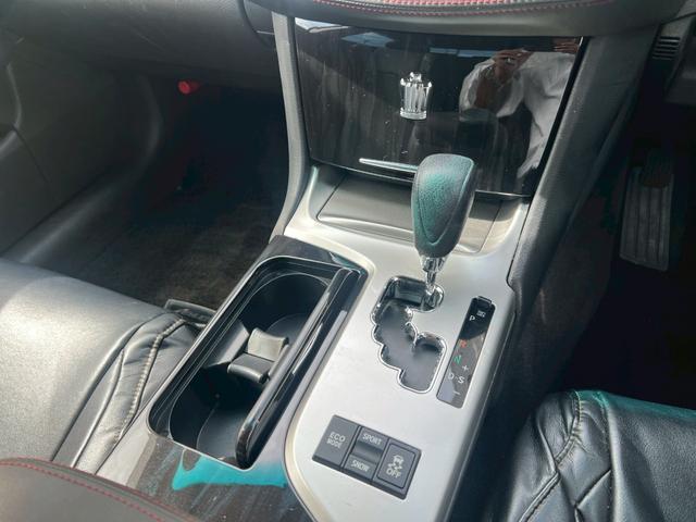 クラウン アスリート　スペシャルナビパッケージ　メーカーナビ　バックカメラ　ＥＴＣ　シートカバー　プッシュボタンスタート　サイドエアバッグ　盗難防止装置　オートクルーズ　オートエアコン　ＥＴＣ付き　エアバッグ　衝突安全ボディ　ＤＶＤ再生　ＨＤＤナビ（46枚目）