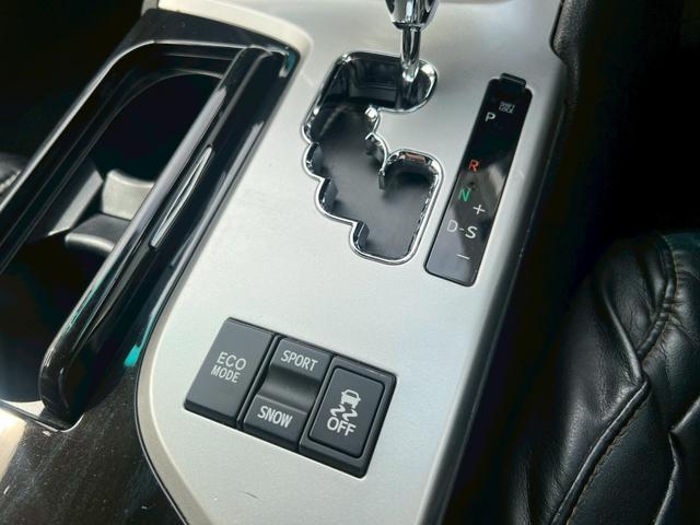 クラウン アスリート　スペシャルナビパッケージ　メーカーナビ　バックカメラ　ＥＴＣ　シートカバー　プッシュボタンスタート　サイドエアバッグ　盗難防止装置　オートクルーズ　オートエアコン　ＥＴＣ付き　エアバッグ　衝突安全ボディ　ＤＶＤ再生　ＨＤＤナビ（48枚目）