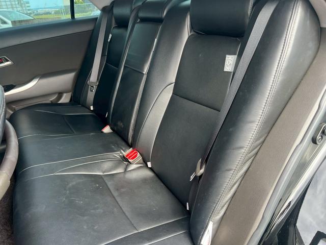 クラウン アスリート　スペシャルナビパッケージ　メーカーナビ　バックカメラ　ＥＴＣ　シートカバー　プッシュボタンスタート　サイドエアバッグ　盗難防止装置　オートクルーズ　オートエアコン　ＥＴＣ付き　エアバッグ　衝突安全ボディ　ＤＶＤ再生　ＨＤＤナビ（71枚目）