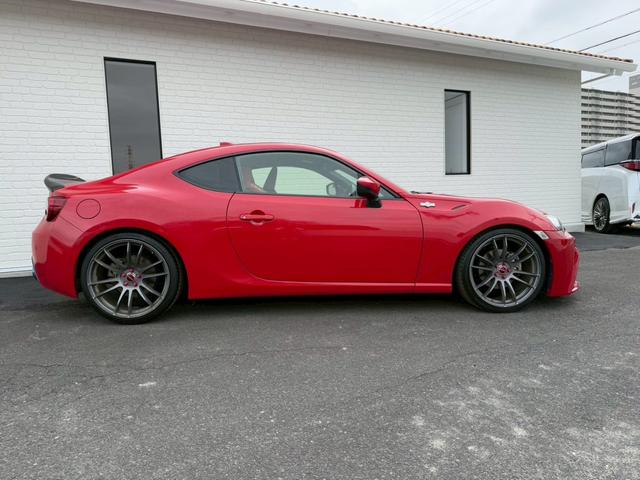 ８６ ＧＴ　エイムゲインフロントバンパー　カーボン調リアスポイラー　前席レカロセミバケットシート　社外エキマニ　トラストマフラー　ＢＬＩＴＺ車高調　ＲＡＹＳ１９インチＡＷ　ＺＥＲＯ１００エアクリーナー　社外テール（19枚目）