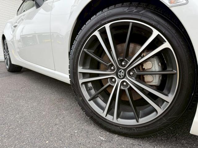 ８６ ＧＴ　純正７インチナビ　バックカメラ　ＥＴＣ　ＴＶ　ディスチャージライト　オートエアコン　オートライト　スマートキー　プッシュボタンスタート　純正１７インチアルミホイール　　ＭＴ車　　スペアキー　　ドラレコ（15枚目）