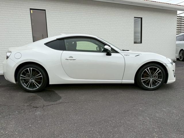 ８６ ＧＴ　純正７インチナビ　バックカメラ　ＥＴＣ　ＴＶ　ディスチャージライト　オートエアコン　オートライト　スマートキー　プッシュボタンスタート　純正１７インチアルミホイール　　ＭＴ車　　スペアキー　　ドラレコ（22枚目）