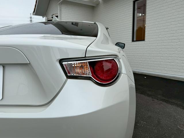 ８６ ＧＴ　純正７インチナビ　バックカメラ　ＥＴＣ　ＴＶ　ディスチャージライト　オートエアコン　オートライト　スマートキー　プッシュボタンスタート　純正１７インチアルミホイール　　ＭＴ車　　スペアキー　　ドラレコ（33枚目）