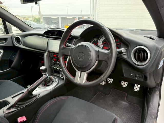 ８６ ＧＴ　純正７インチナビ　バックカメラ　ＥＴＣ　ＴＶ　ディスチャージライト　オートエアコン　オートライト　スマートキー　プッシュボタンスタート　純正１７インチアルミホイール　　ＭＴ車　　スペアキー　　ドラレコ（39枚目）