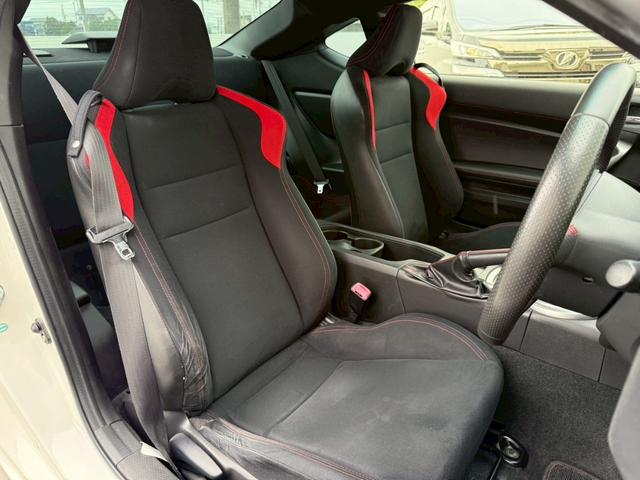 ８６ ＧＴ　純正７インチナビ　バックカメラ　ＥＴＣ　ＴＶ　ディスチャージライト　オートエアコン　オートライト　スマートキー　プッシュボタンスタート　純正１７インチアルミホイール　　ＭＴ車　　スペアキー　　ドラレコ（55枚目）