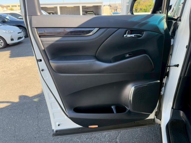 ヴェルファイア ２．５Ｚ　Ｇエディション　ＴＲＤエアロ　シグネチャーイルミ　サンルーフ　デジタルインナーミラー　アルパインナビアルパイン後席モニター　前後ドラレコ　ステアリングヒーター　シートヒーター／クーラー　ＨＤＭＩ　両側電動スライドドア（67枚目）