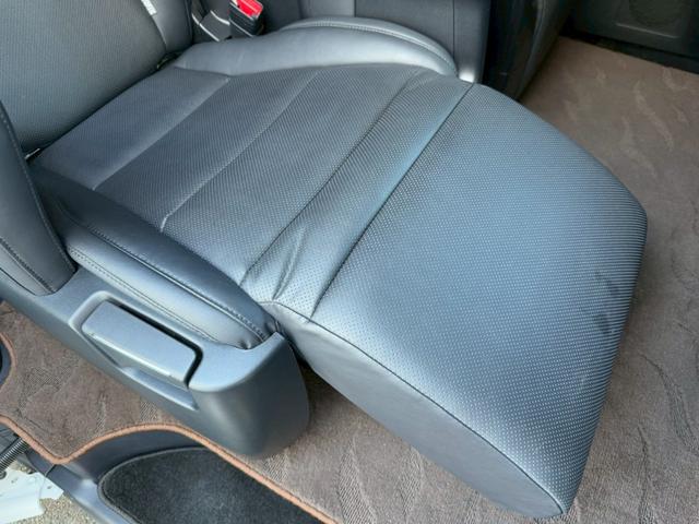 ヴェルファイア ２．５Ｚ　Ｇエディション　ＴＲＤエアロ　シグネチャーイルミ　サンルーフ　デジタルインナーミラー　アルパインナビアルパイン後席モニター　前後ドラレコ　ステアリングヒーター　シートヒーター／クーラー　ＨＤＭＩ　両側電動スライドドア（70枚目）