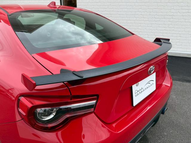 ８６ ＧＴリミテッド　ＴＲＤエアロ　ＨＫＳマフラー／サスペンション／レーシングサクション　ＢＬＩＴＺストラットタワー　ＣＲＯＳＳＳＰＥＥＤ１８インチアルミホイール　ＮＡＲＤＩステアリング　リアウイング　バックカメラ純正ナビ（27枚目）