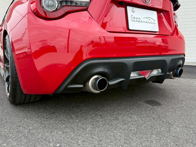 ８６ ＧＴリミテッド　ＴＲＤエアロ　ＨＫＳマフラー／サスペンション／レーシングサクション　ＢＬＩＴＺストラットタワー　ＣＲＯＳＳＳＰＥＥＤ１８インチアルミホイール　ＮＡＲＤＩステアリング　リアウイング　バックカメラ純正ナビ（29枚目）