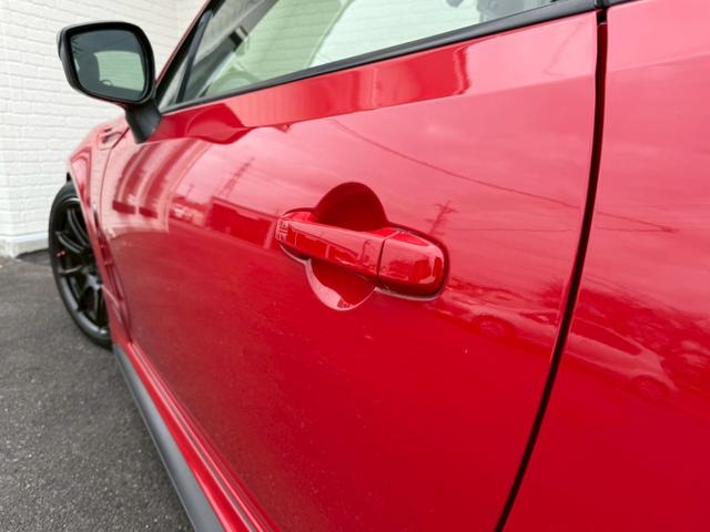 ８６ ＧＴリミテッド　ＴＲＤエアロ　ＨＫＳマフラー／サスペンション／レーシングサクション　ＢＬＩＴＺストラットタワー　ＣＲＯＳＳＳＰＥＥＤ１８インチアルミホイール　ＮＡＲＤＩステアリング　リアウイング　バックカメラ純正ナビ（33枚目）