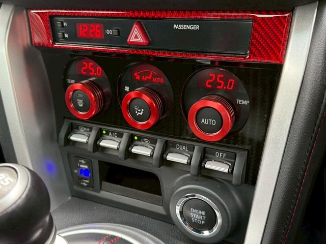 ８６ ＧＴリミテッド　ＴＲＤエアロ　ＨＫＳマフラー／サスペンション／レーシングサクション　ＢＬＩＴＺストラットタワー　ＣＲＯＳＳＳＰＥＥＤ１８インチアルミホイール　ＮＡＲＤＩステアリング　リアウイング　バックカメラ純正ナビ（48枚目）