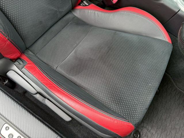 ８６ ＧＴリミテッド　ＴＲＤエアロ　ＨＫＳマフラー／サスペンション／レーシングサクション　ＢＬＩＴＺストラットタワー　ＣＲＯＳＳＳＰＥＥＤ１８インチアルミホイール　ＮＡＲＤＩステアリング　リアウイング　バックカメラ純正ナビ（59枚目）